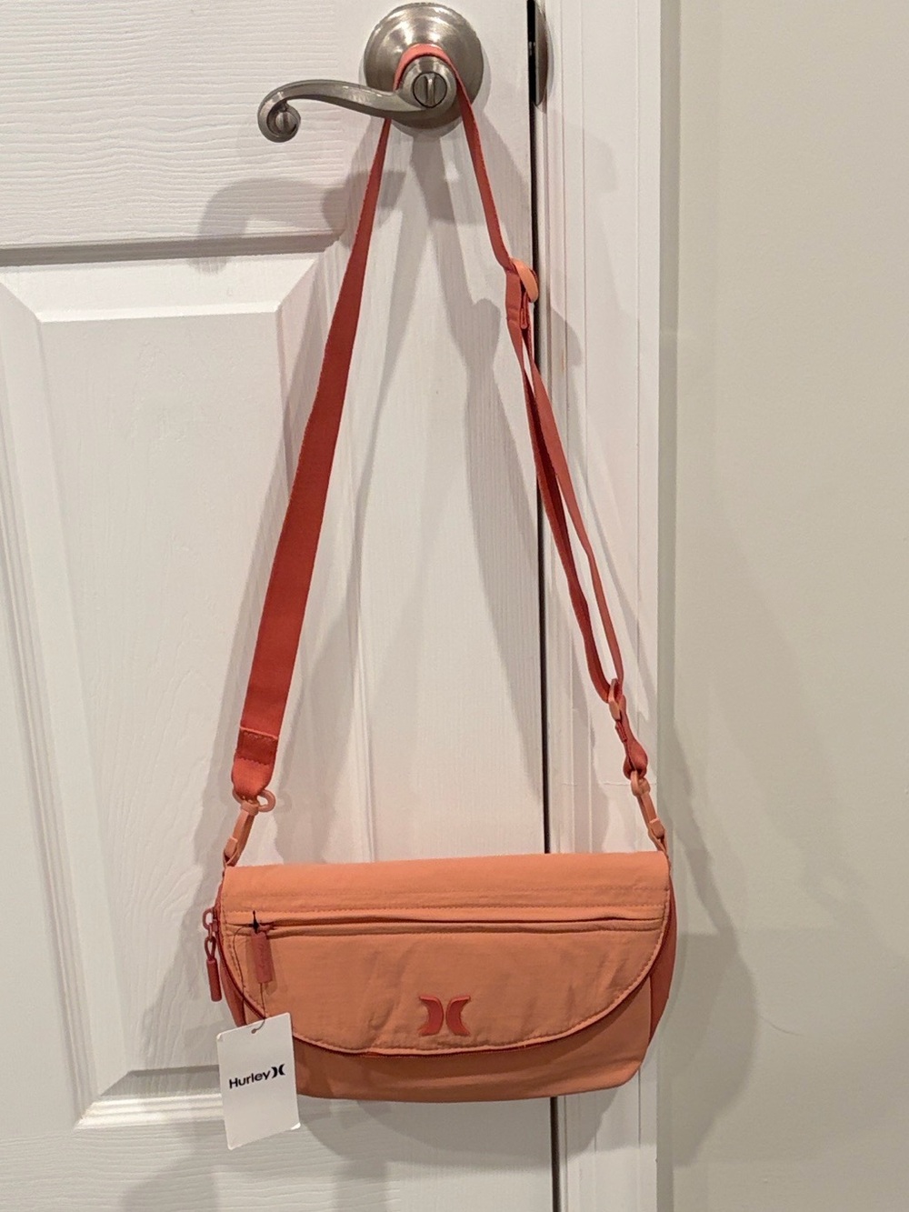 Hurley Horizon Crossbody Bag - Pink - NWT!! women’s bags shoulder new with tags - Picture 4 of 11